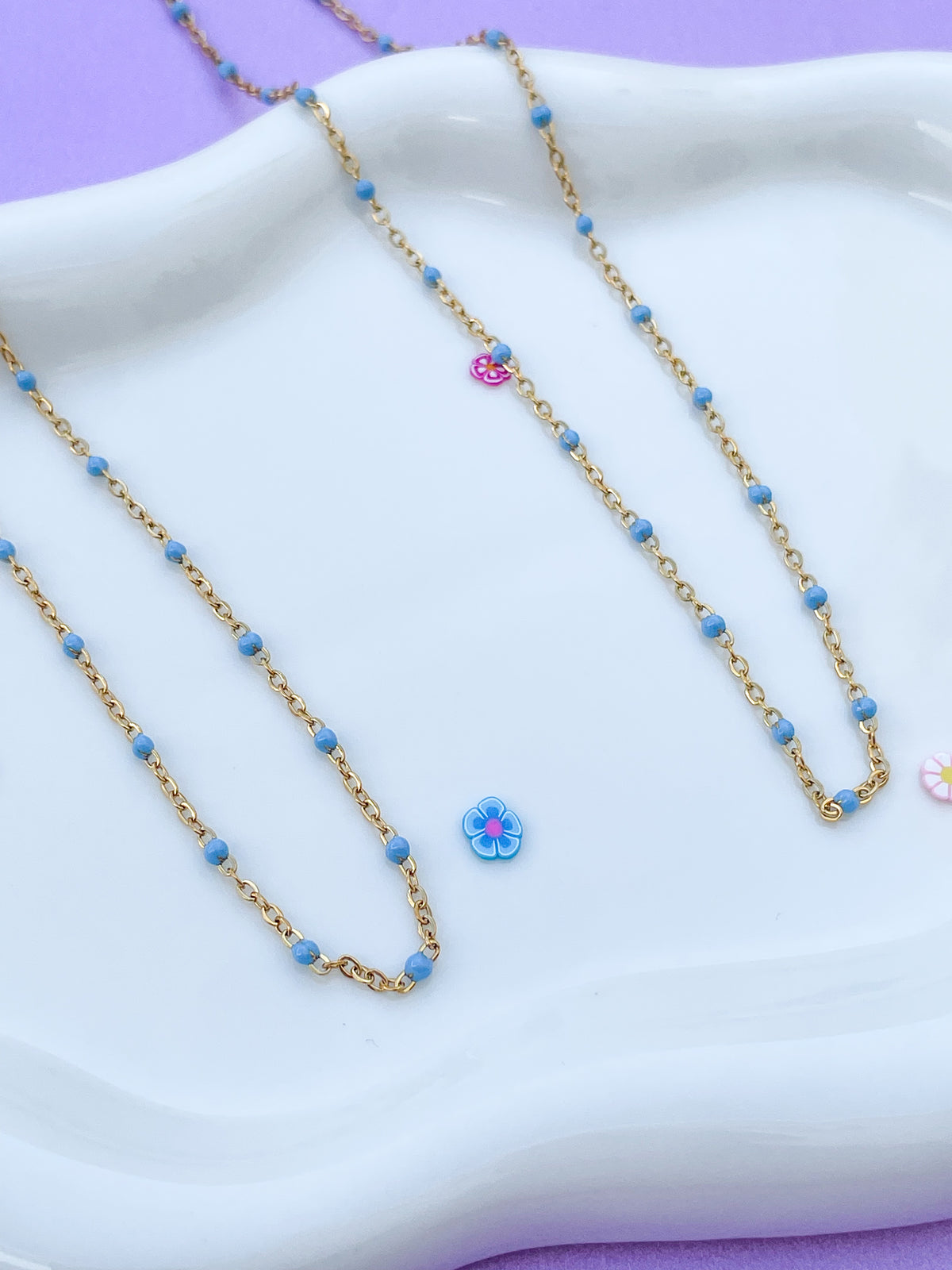 Collar bolitas azules