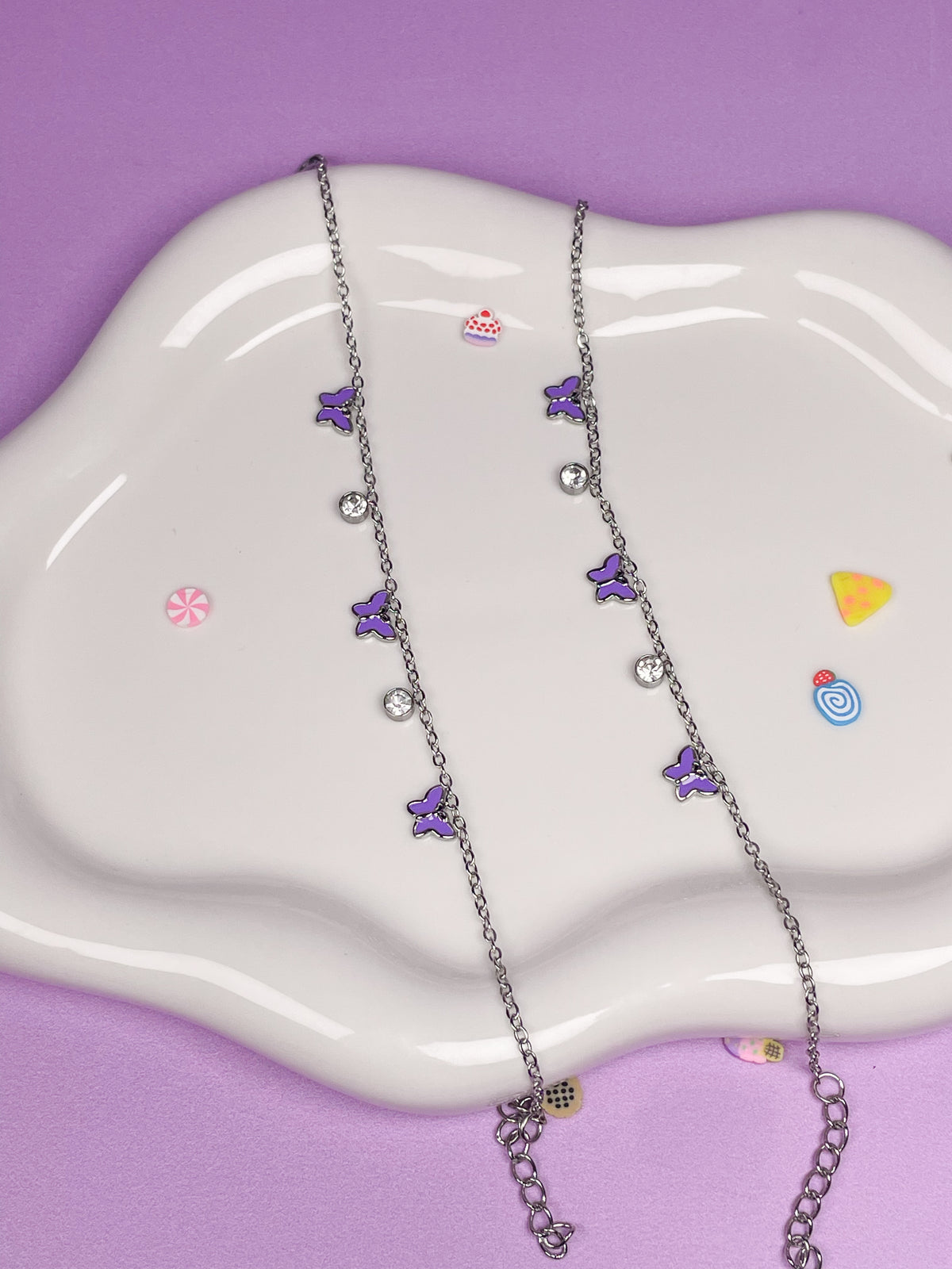 Pulsera plateada mariposas moradas con brillantina