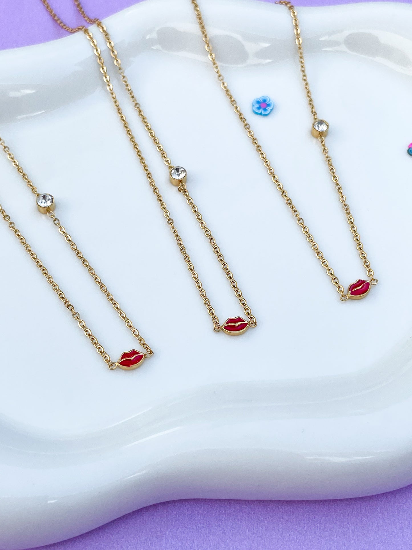 Collar beso rojo con brillantina