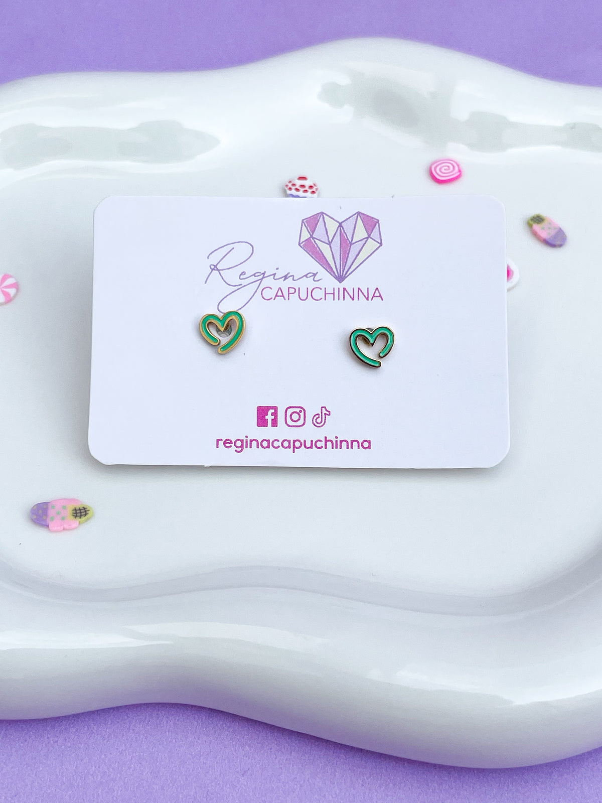 Aretes corazón hueco verde