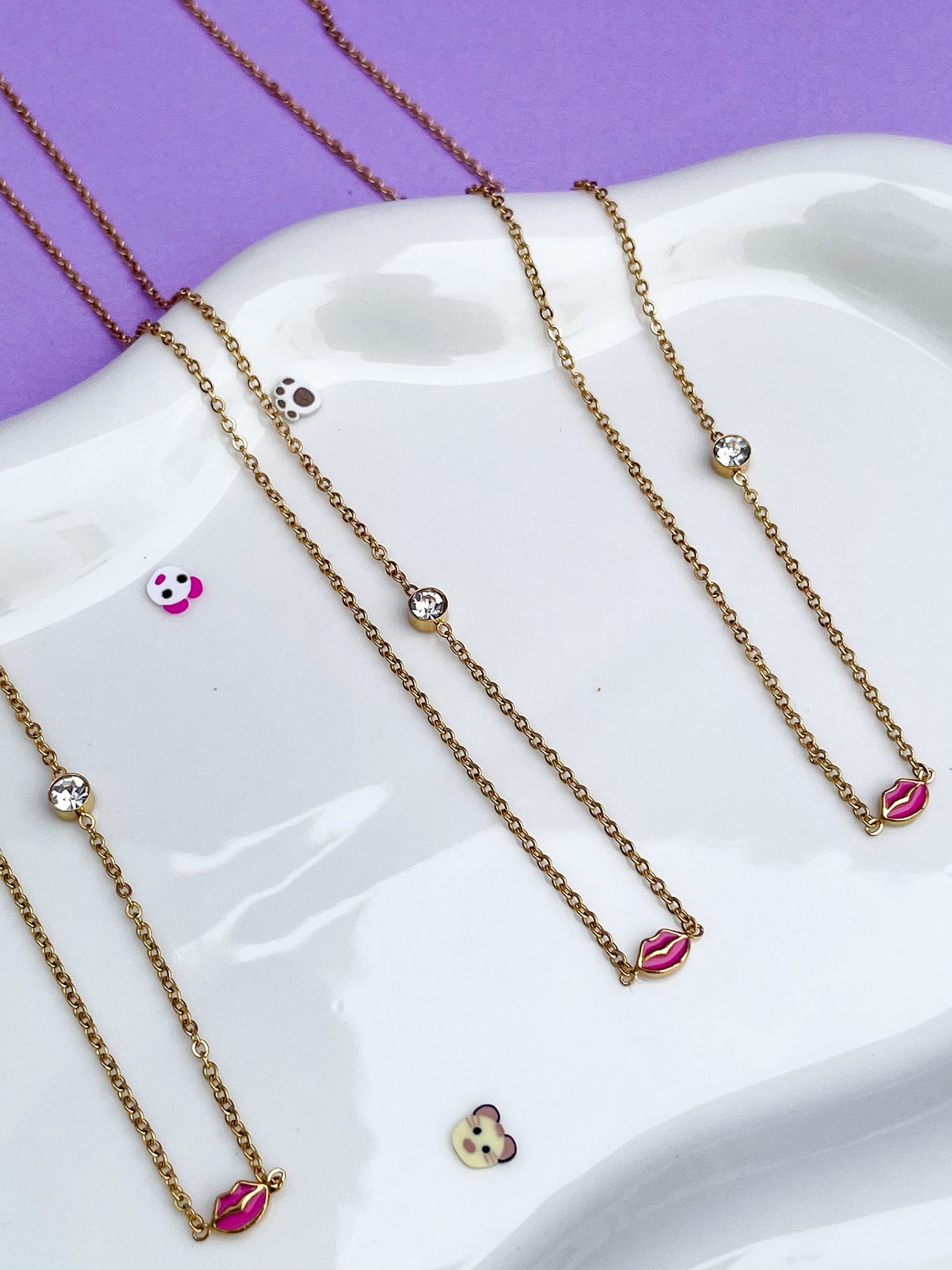 Collar beso rosa con brillante