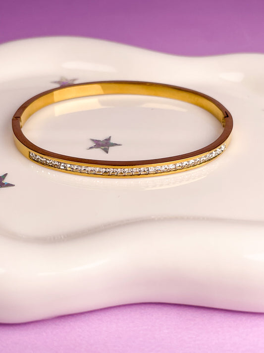 Pulsera, rígida con brillantes blancos ￼
