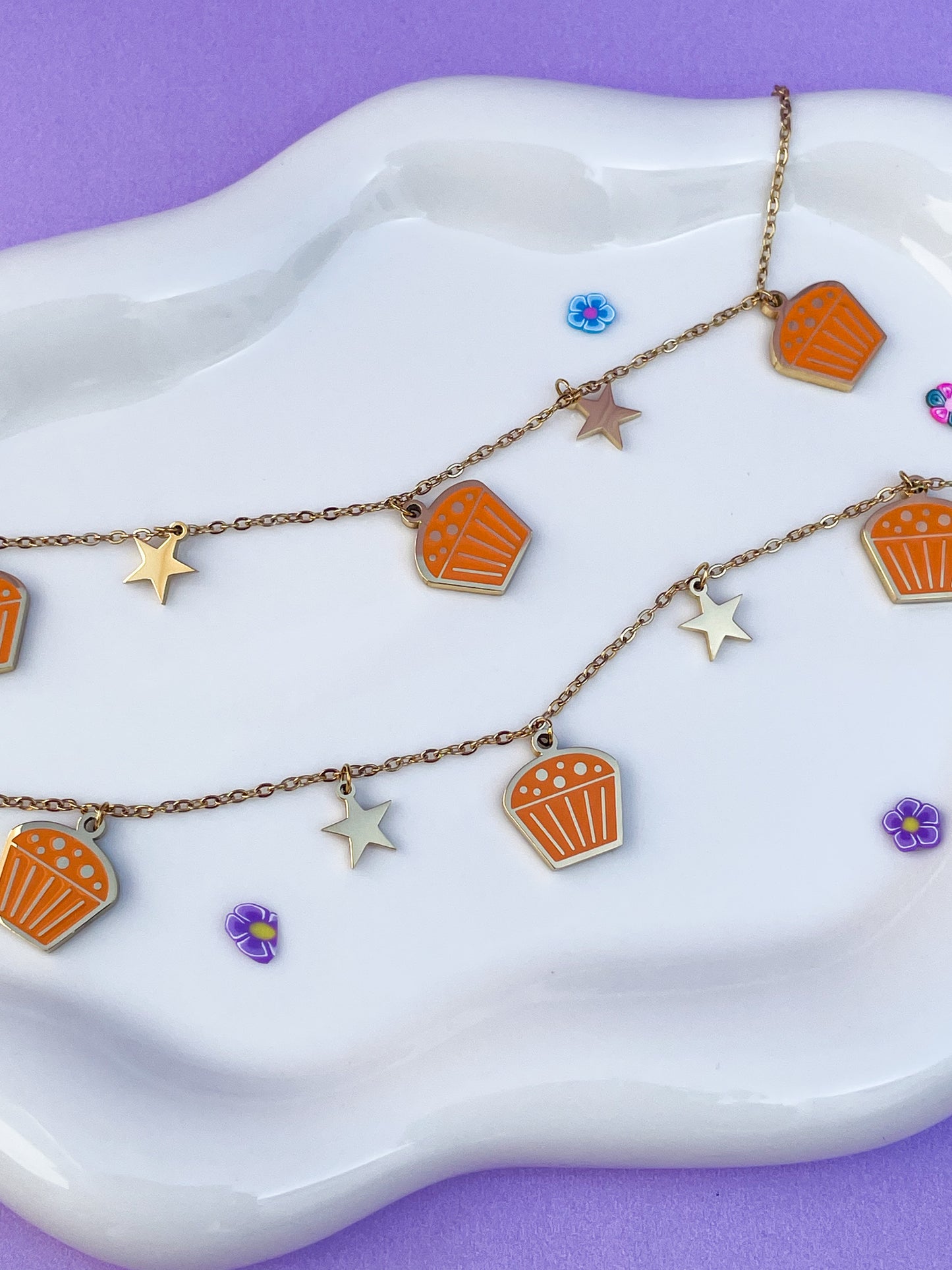 Pulsera cupcake con estrellas dorada