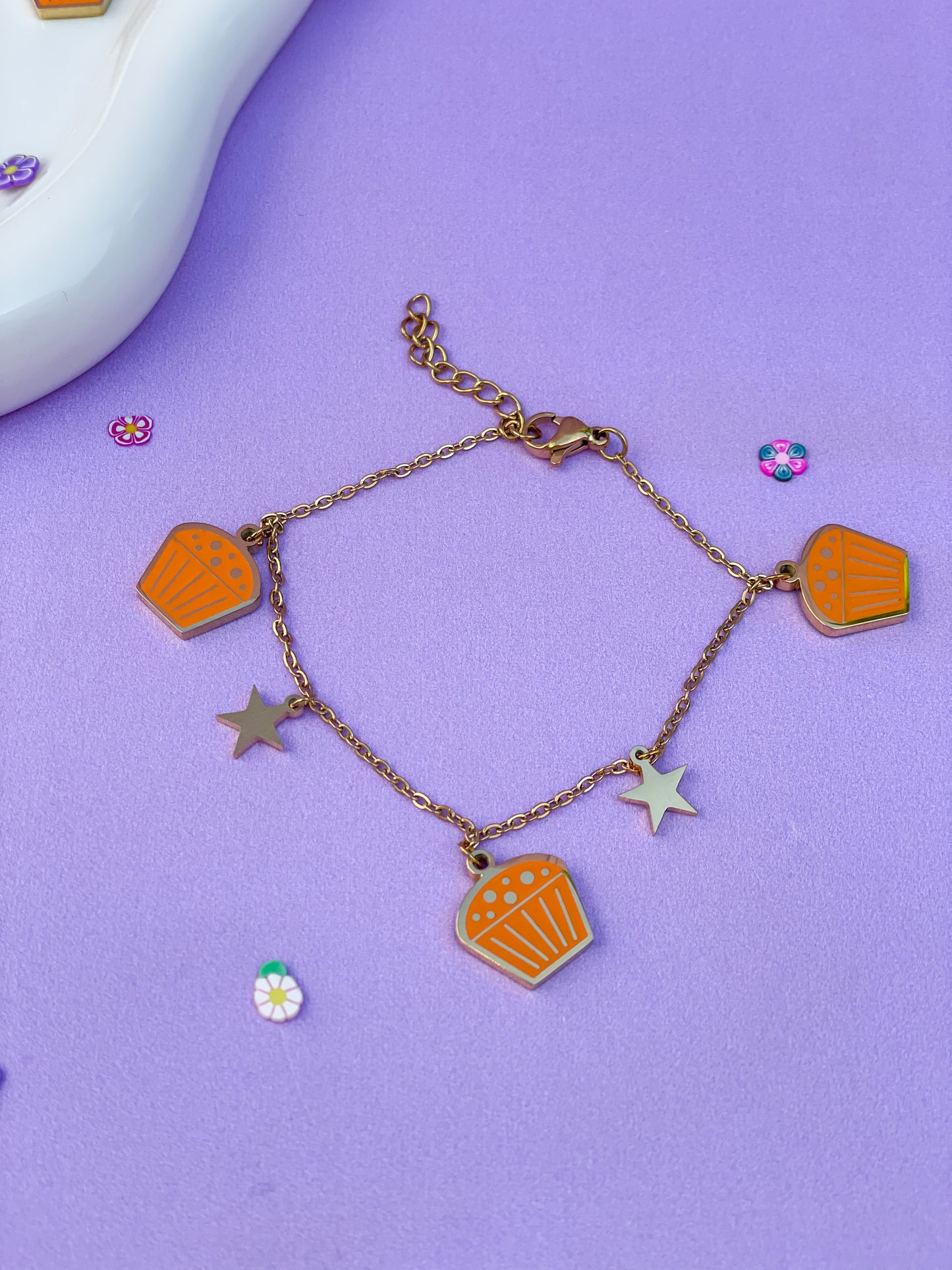 Pulsera cupcake con estrellas dorada