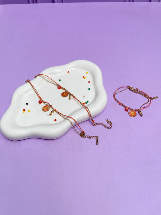 Pulsera hilo naranja con margarita