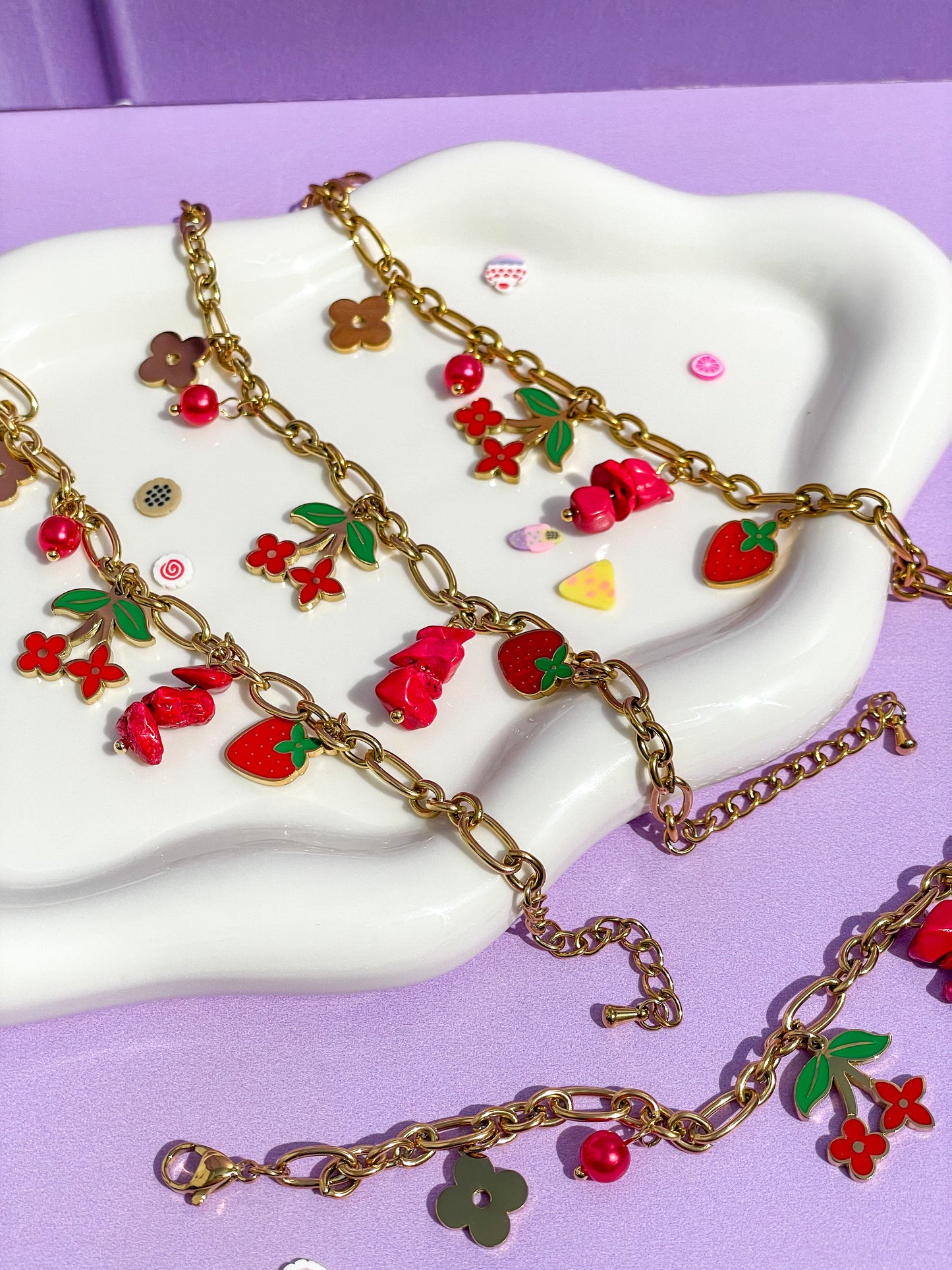 Pulsera charms flores rojas