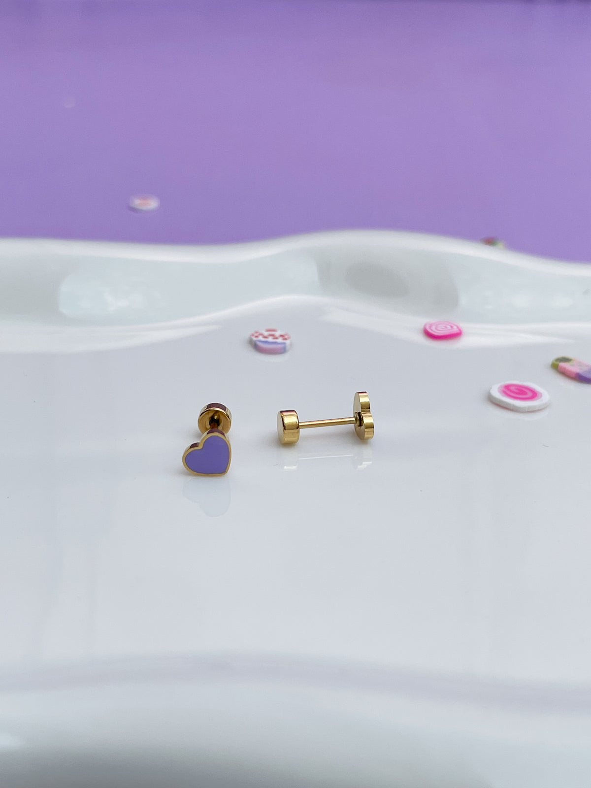 Aretes corazón morado mini
