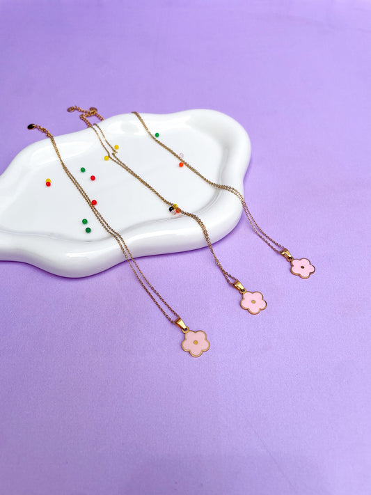 Collar flor rosa claro