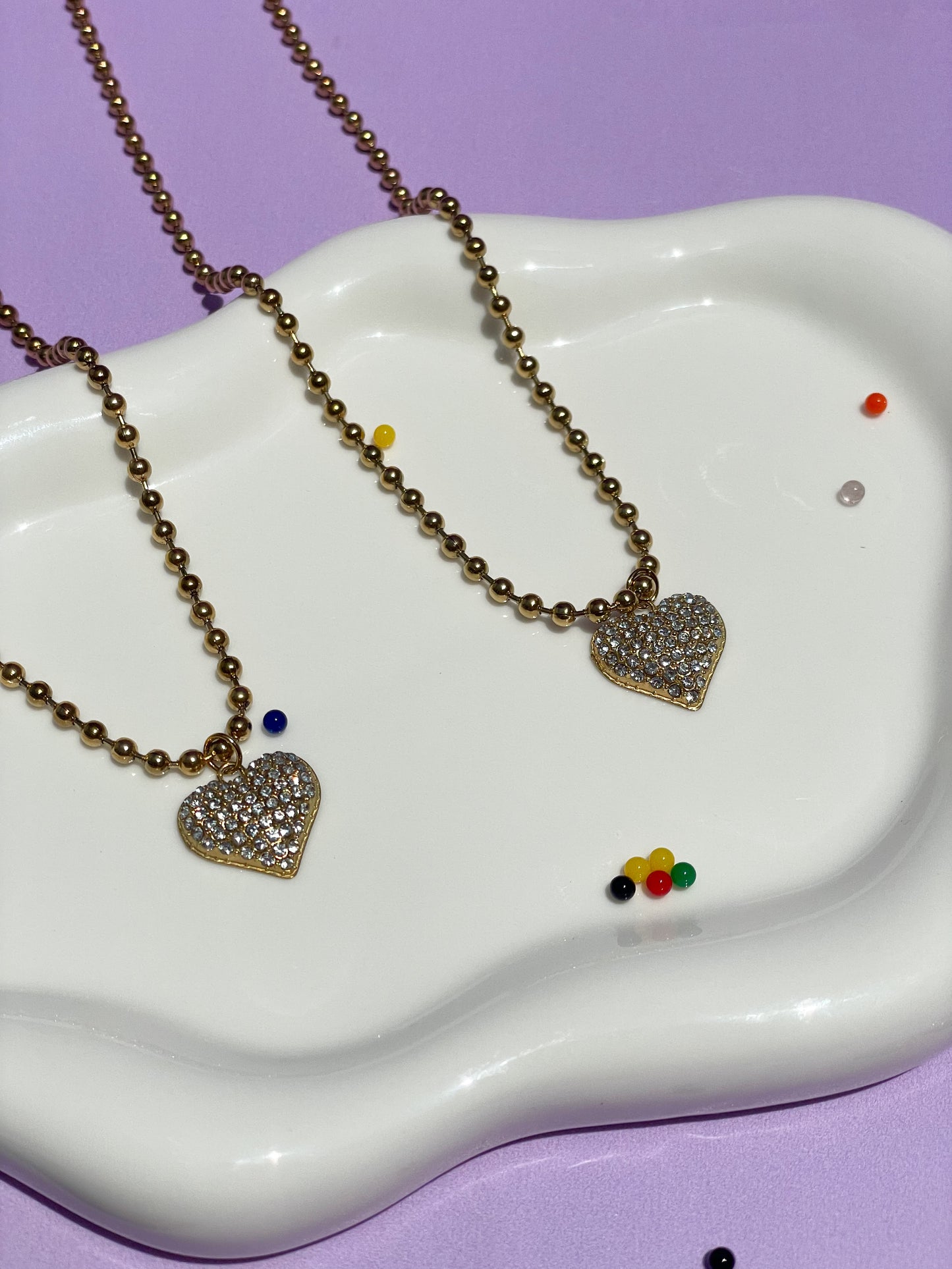 Collar cadena bolitas corazón blanco brillantes