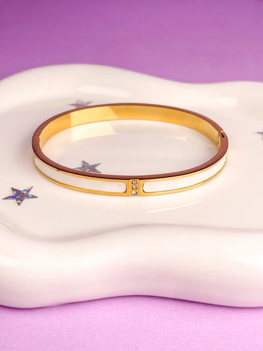 Pulsera rígida 3 brillantes con perla blanca