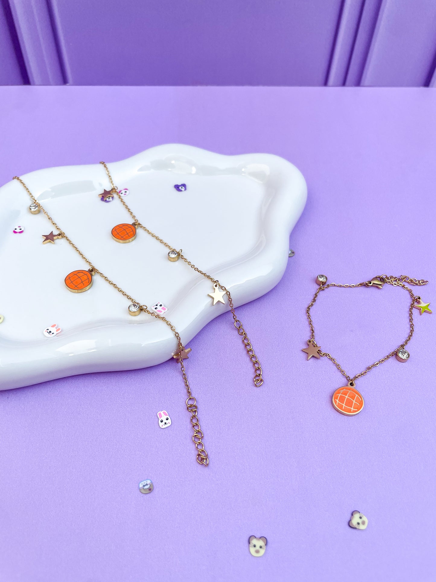 Pulsera concha con estrellas y brillantes