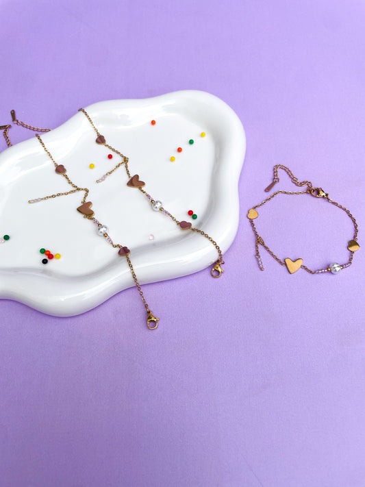 Pulsera corazones dorados