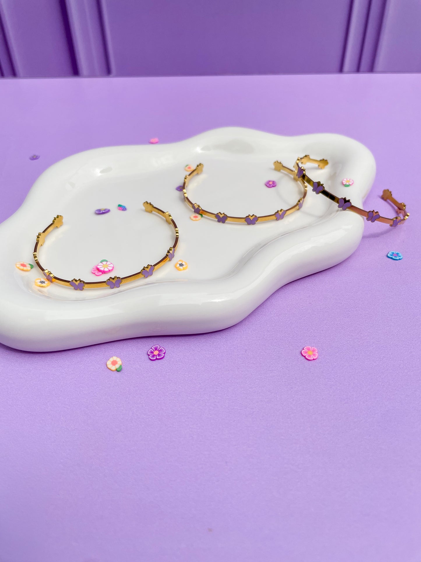 Pulsera rígida mariposa morada