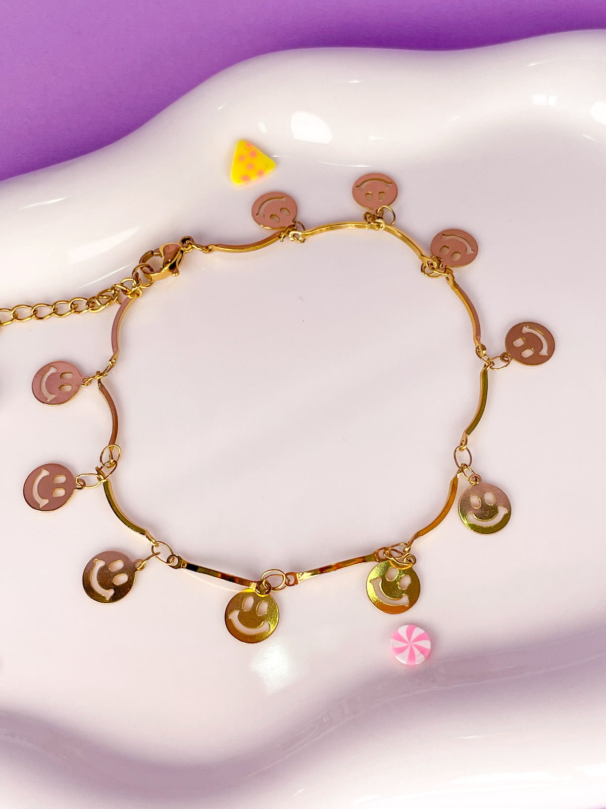 Pulsera dorada de caritas felices