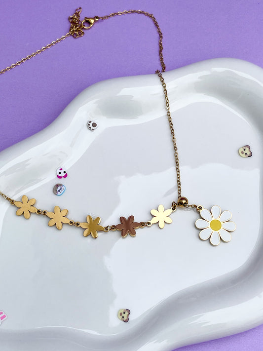 Collar margarita sola con flores doradas