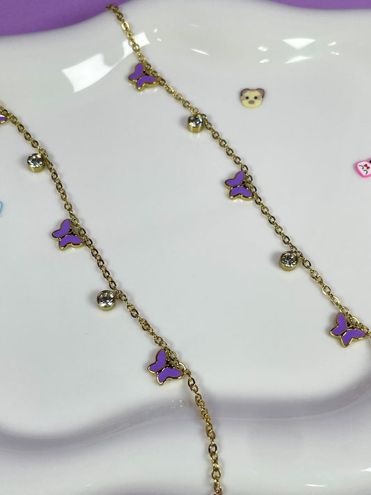 Pulsera dorada con mariposas moradas y brillante