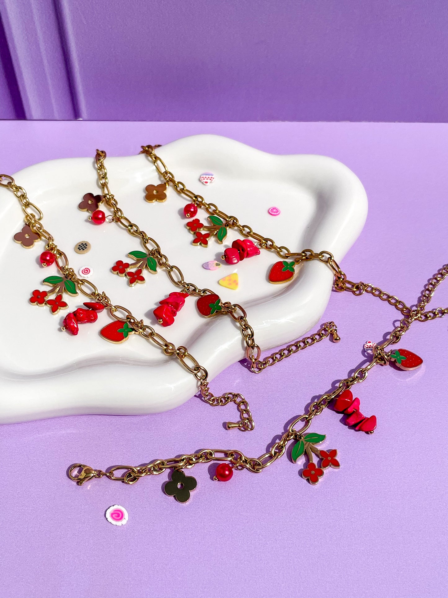 Pulsera charms flores rojas