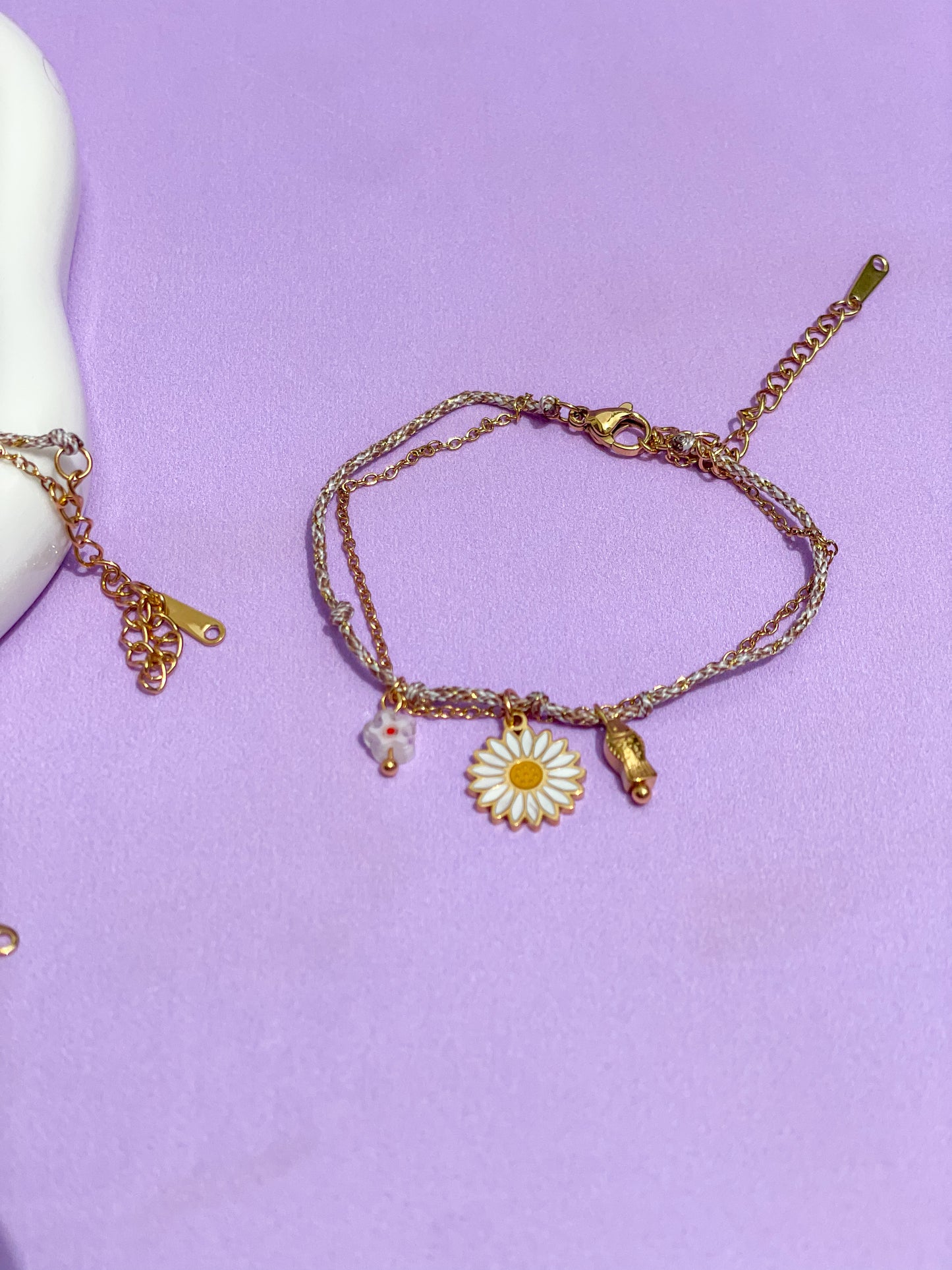 Pulseras hilo blanco/dorado con margarita